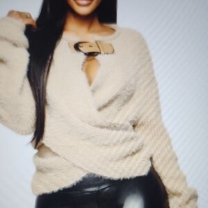 Fashion Nova winter exposure, mocha sweater.